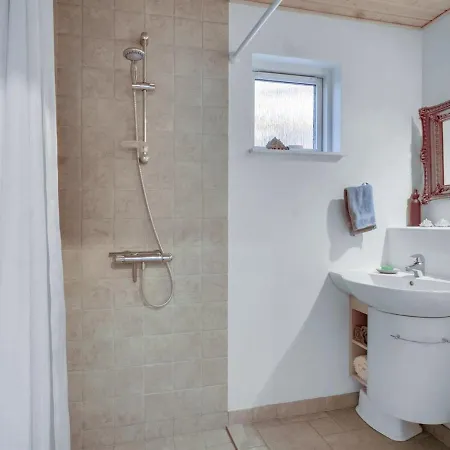 Sahid - 20m From The Sea By Interhome בית נופש *