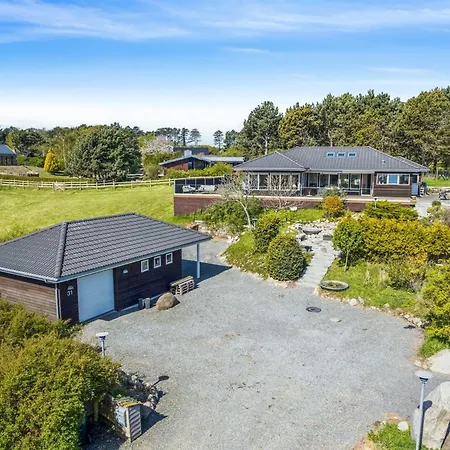 Sahid - 20m From The Sea By Interhome בית נופש *